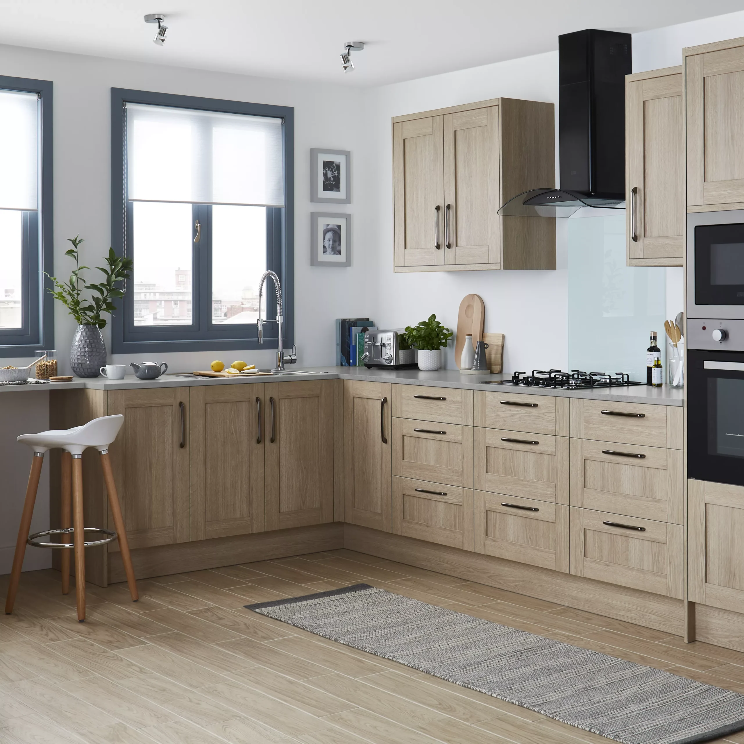 GoodHome Alpinia Oak Effect Shaker Drawerline Cabinet Door, (W)400mm (H)715mm (T)18mm 4 GoodHome Alpinia Oak Effect Shaker Drawerline Cabinet Door, (W)400mm (H)715mm (T)18mm - Image 4