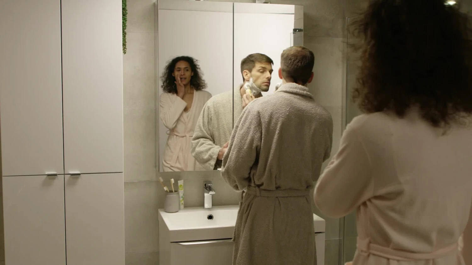 GoodHome Imandra Gloss White Vanity & Basin Cabinet (W)1200mm (H)600mm 2 GoodHome Imandra Gloss White Vanity & Basin Cabinet (W)1200mm (H)600mm - Image 2